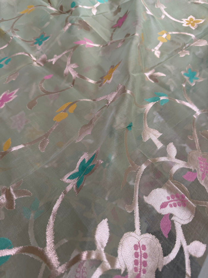 SHOBUJ MON- Pista green muslin jamdani comes with blouse piece