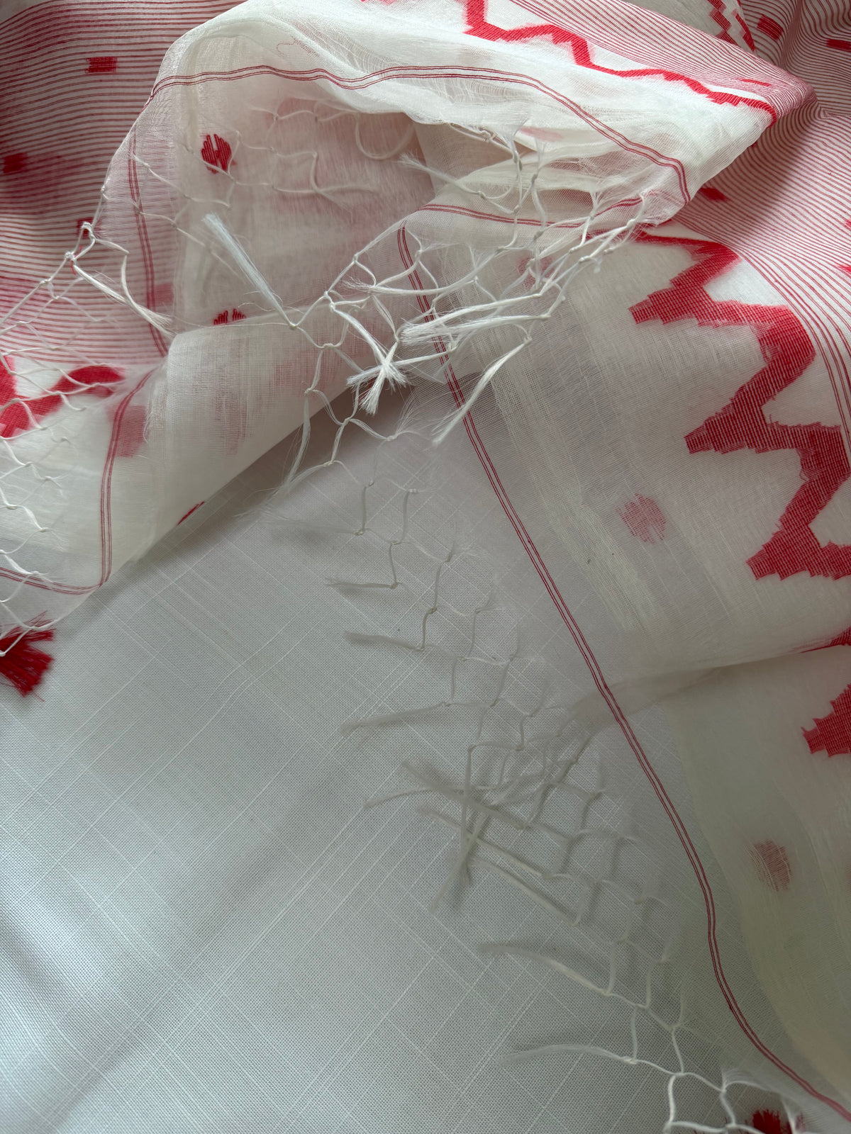 LAL PAAR- White muslin jamdani handwork comes with blouse piece