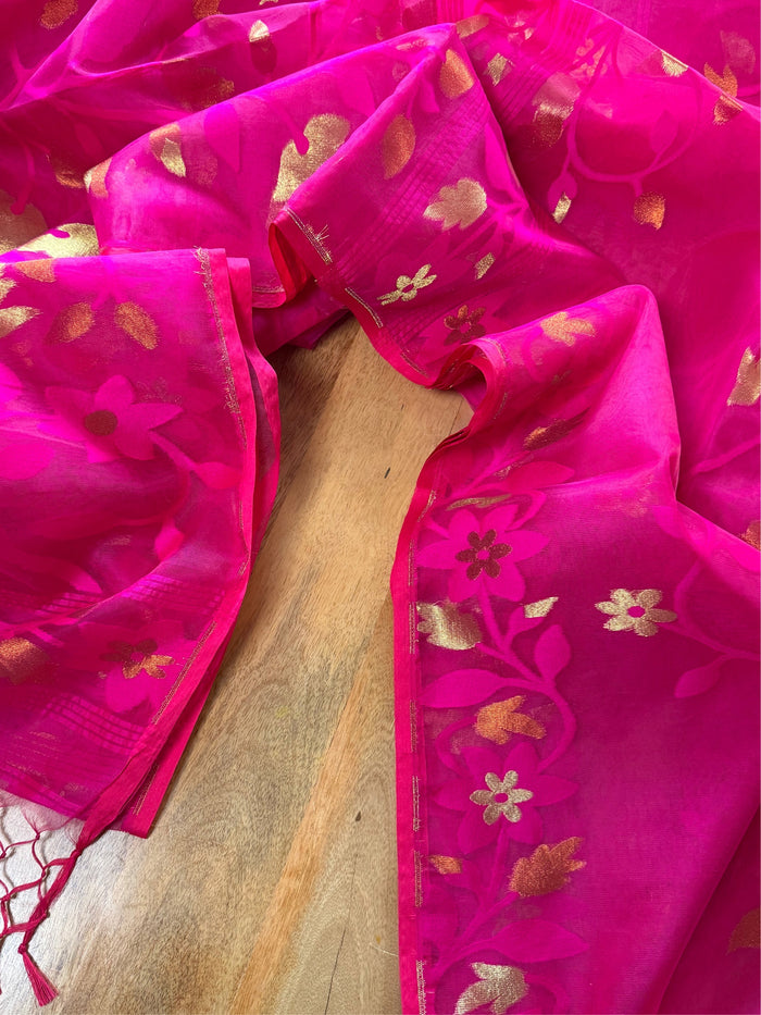 RANIR SAJ- Rani pink muslin jamdai with zari work comes with blouse piece