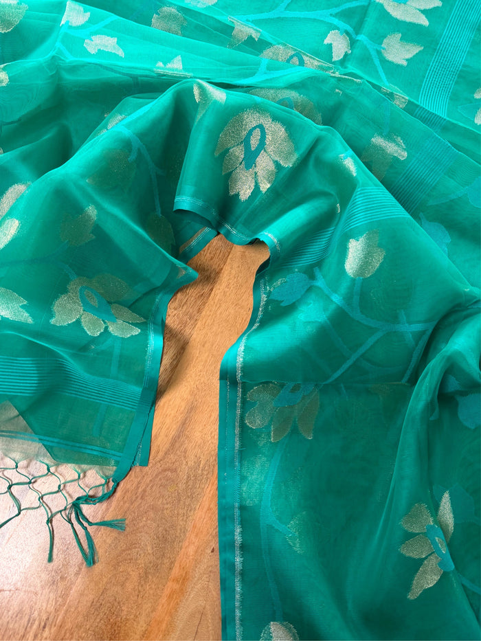 NEEL SABUJ- Green muslin jamdai with zari work comes with blouse piece