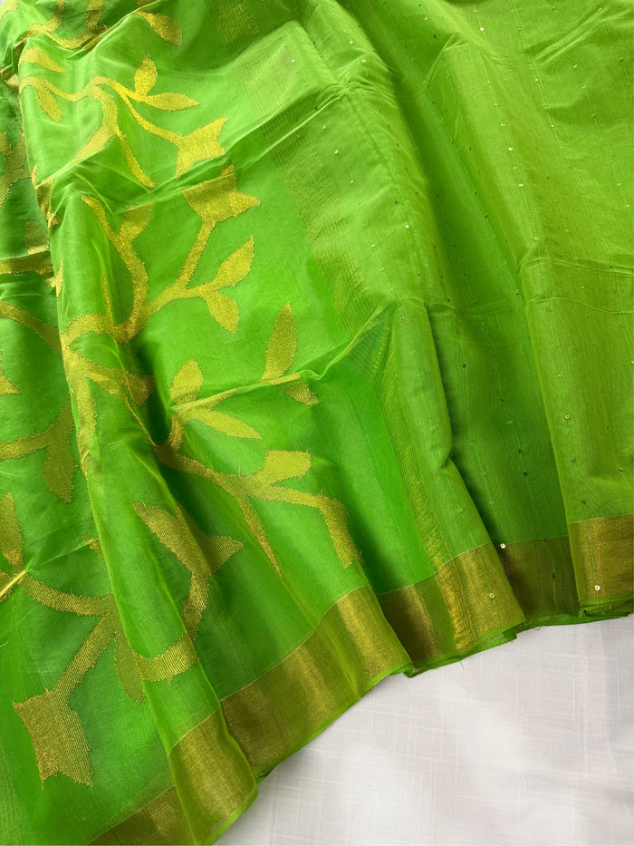 AAM PATTA- Green matka muslin jamdani handwork comes with blouse piece