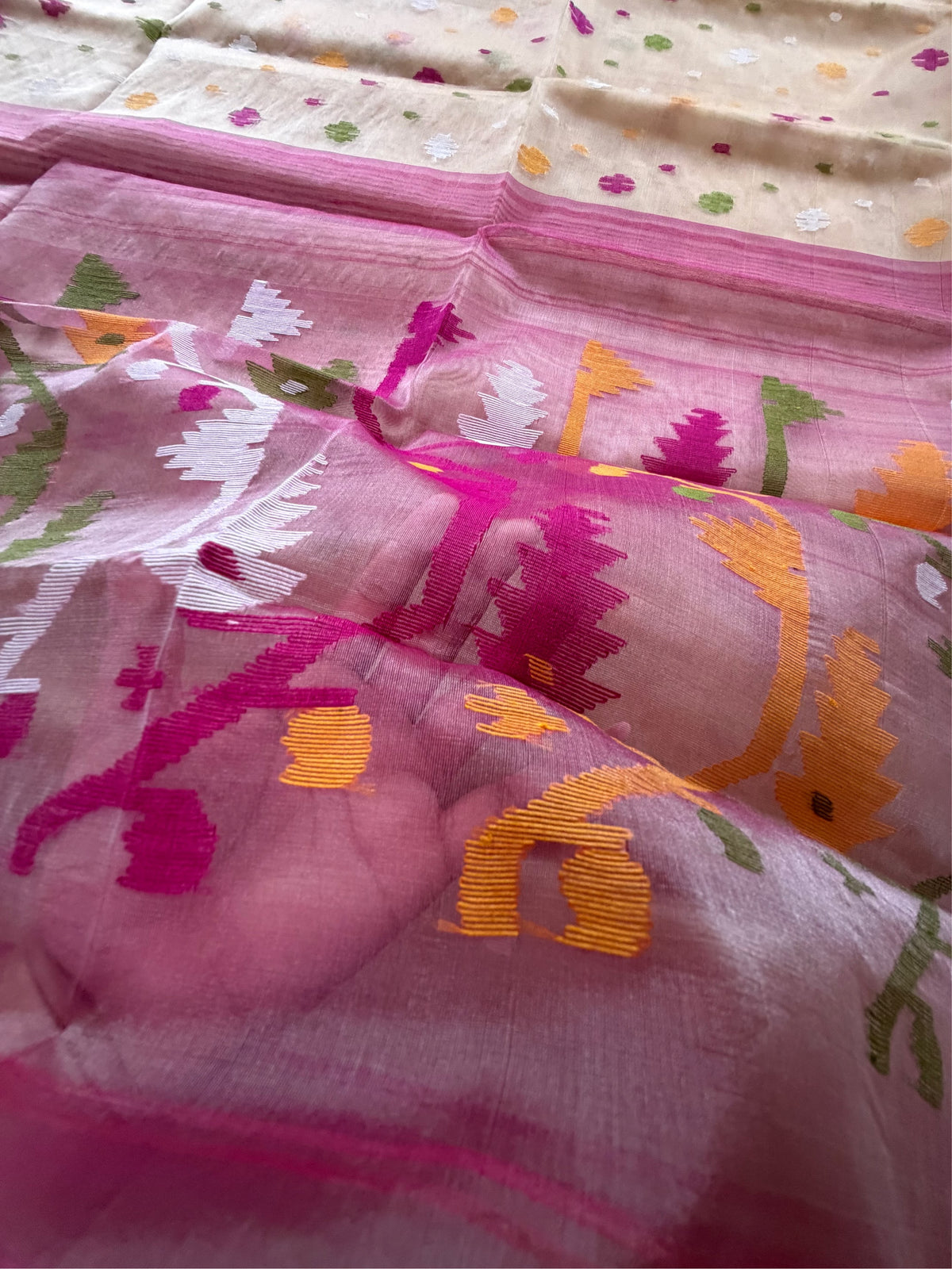 DUDH ALTA - Cream muslin jamdani hand weaving comes with blouse piece