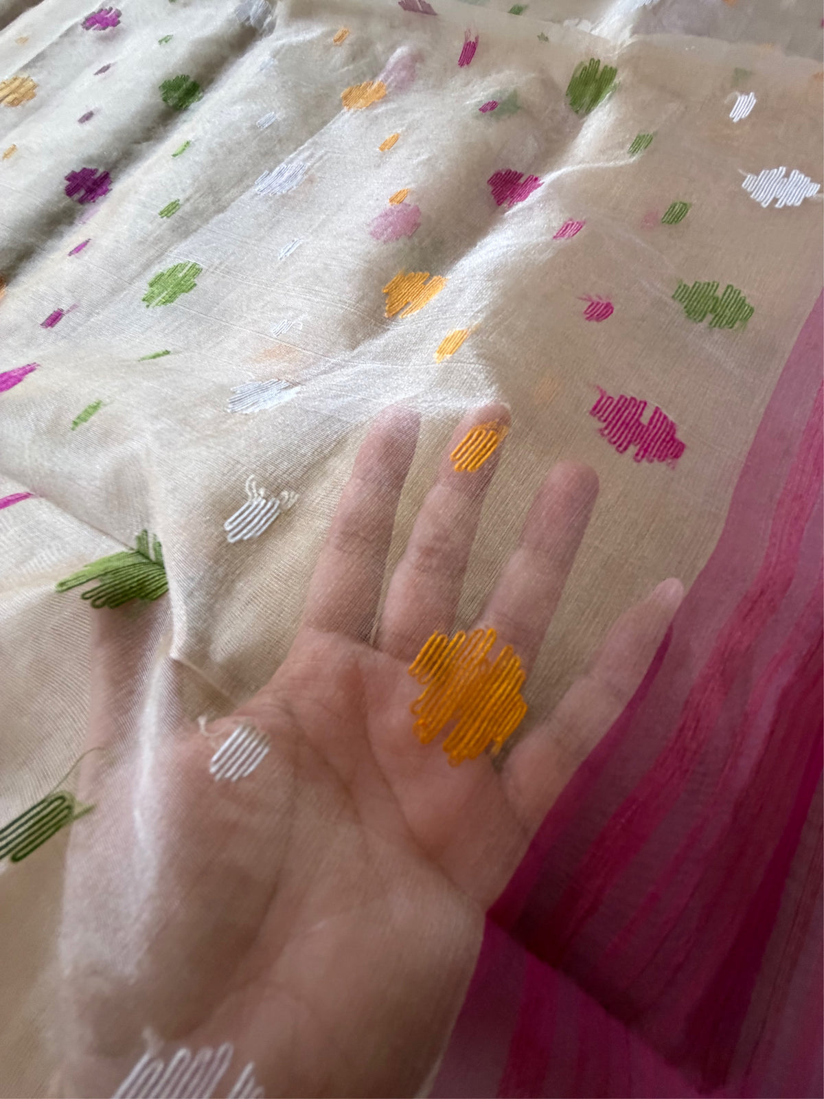 DUDH ALTA - Cream muslin jamdani hand weaving comes with blouse piece