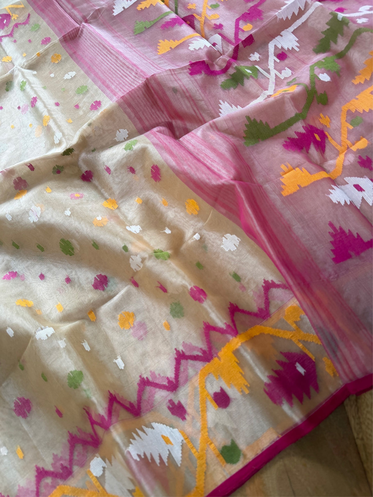DUDH ALTA - Cream muslin jamdani hand weaving comes with blouse piece