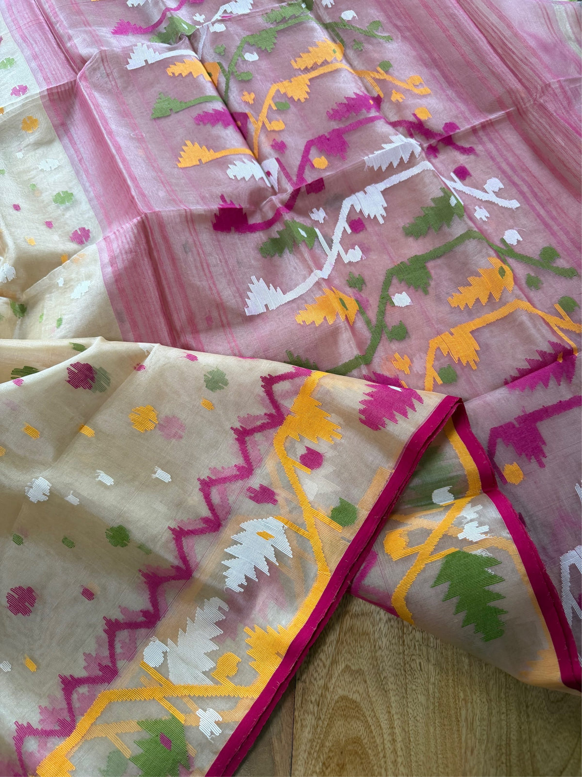 DUDH ALTA - Cream muslin jamdani hand weaving comes with blouse piece