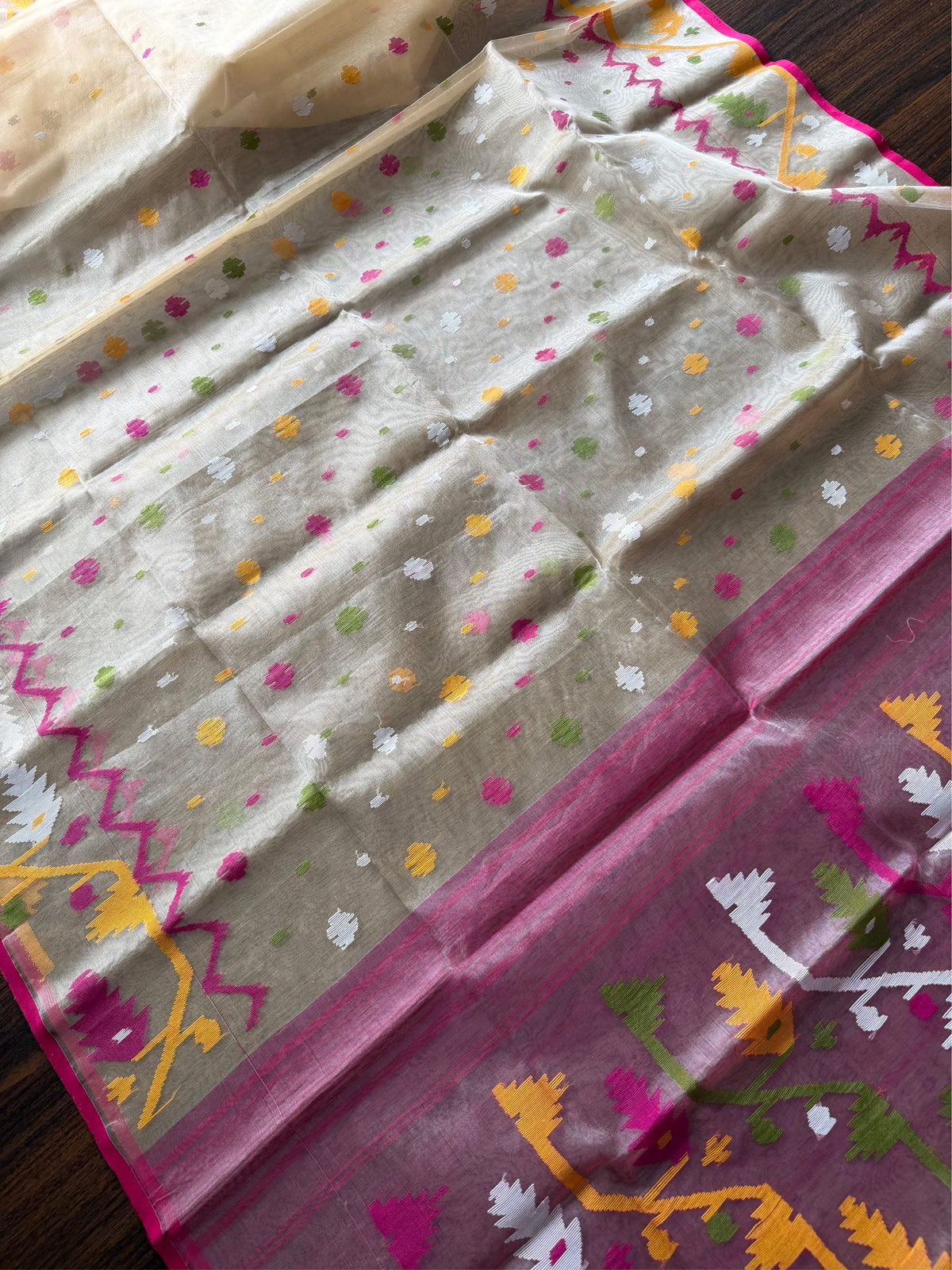 DUDH ALTA - Cream muslin jamdani hand weaving comes with blouse piece