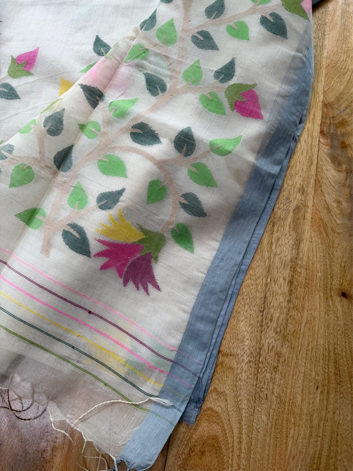 SADA PHOOL - Cream muslin jamdani hand weaving comes with blouse piece