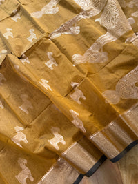 SONAR CHAYYA- Brown cotton silk saree with zari work comes with blouse piece.