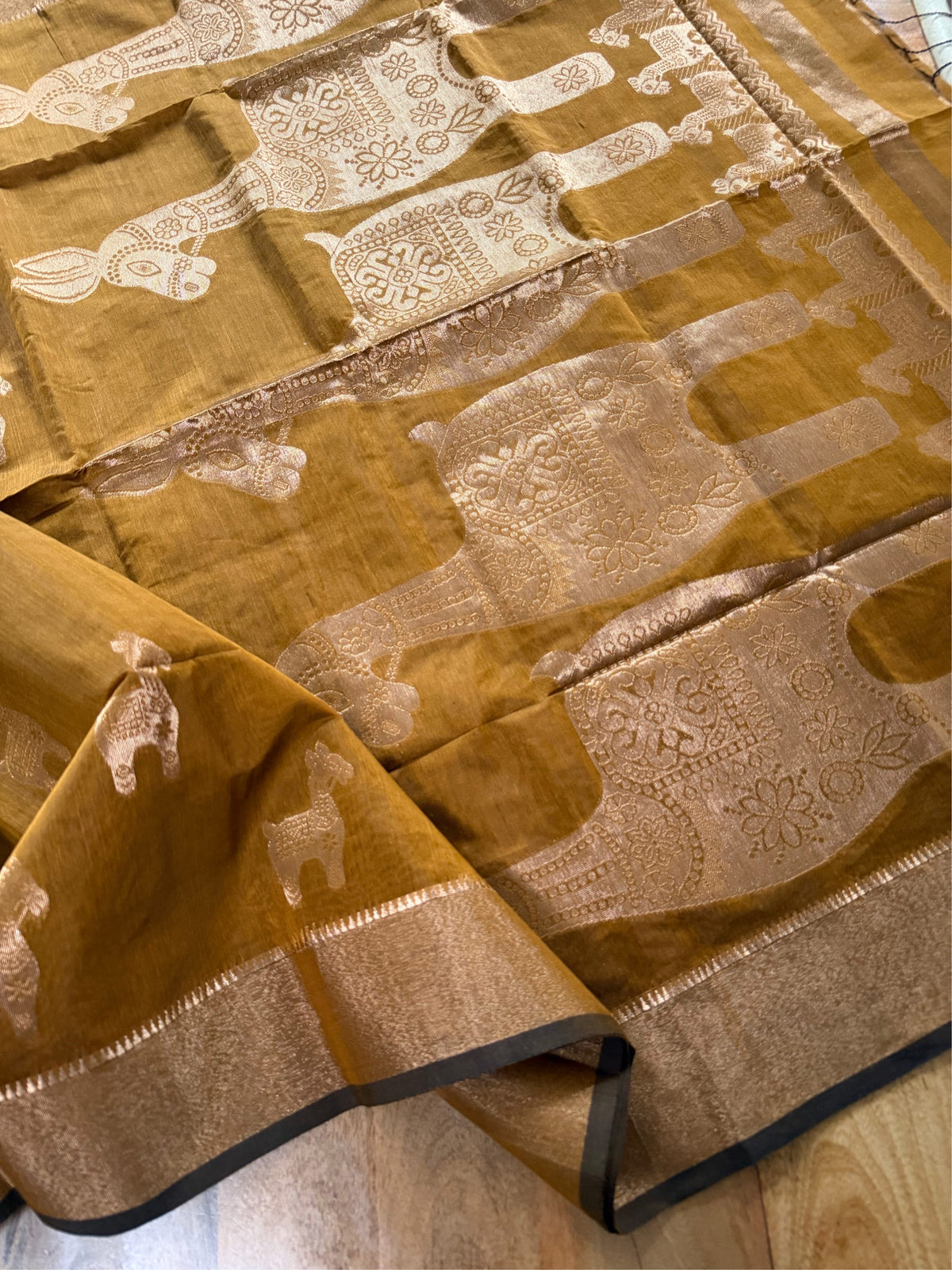 SONAR CHAYYA- Brown cotton silk saree with zari work comes with blouse piece.