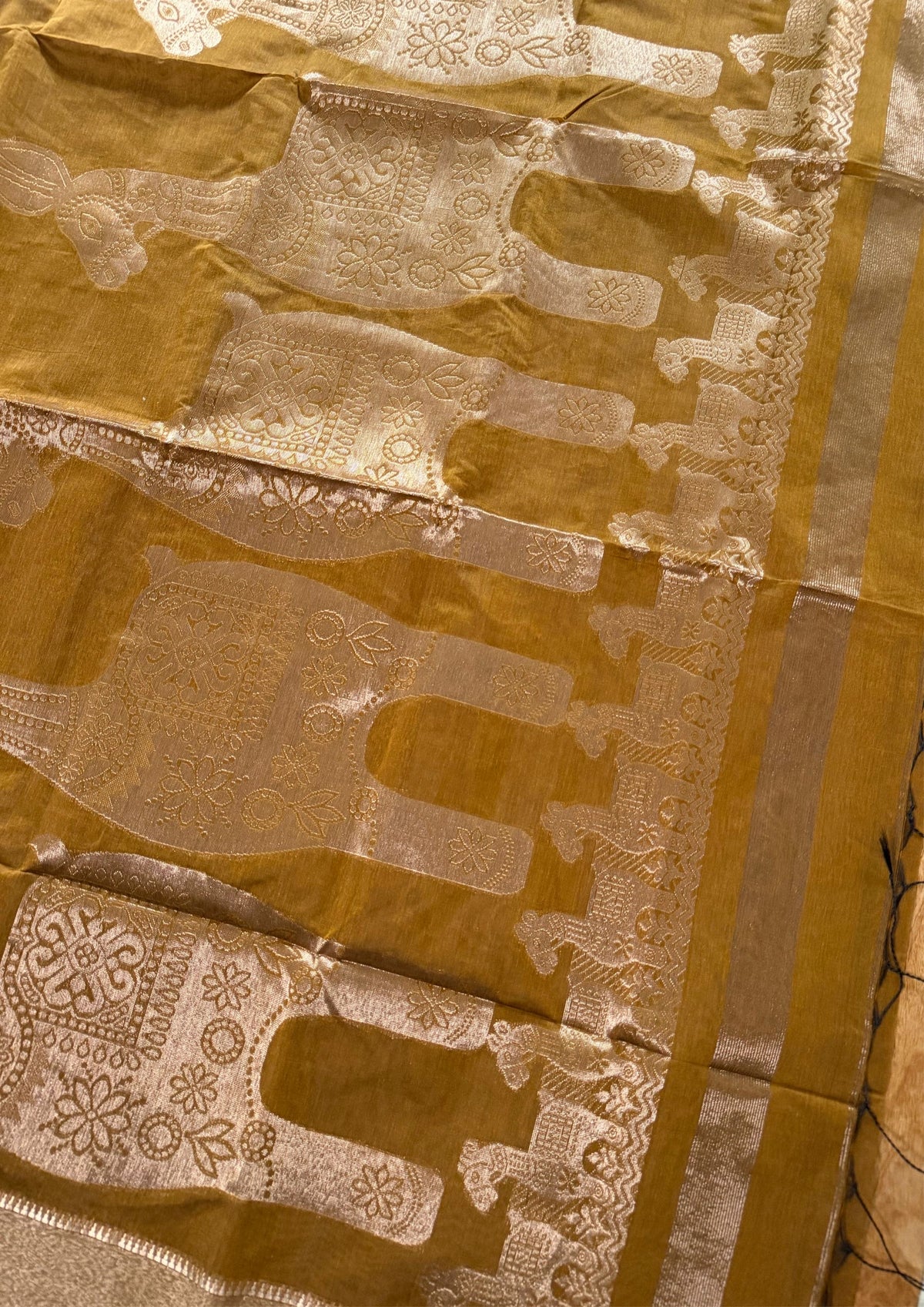 SONAR CHAYYA- Brown cotton silk saree with zari work comes with blouse piece.