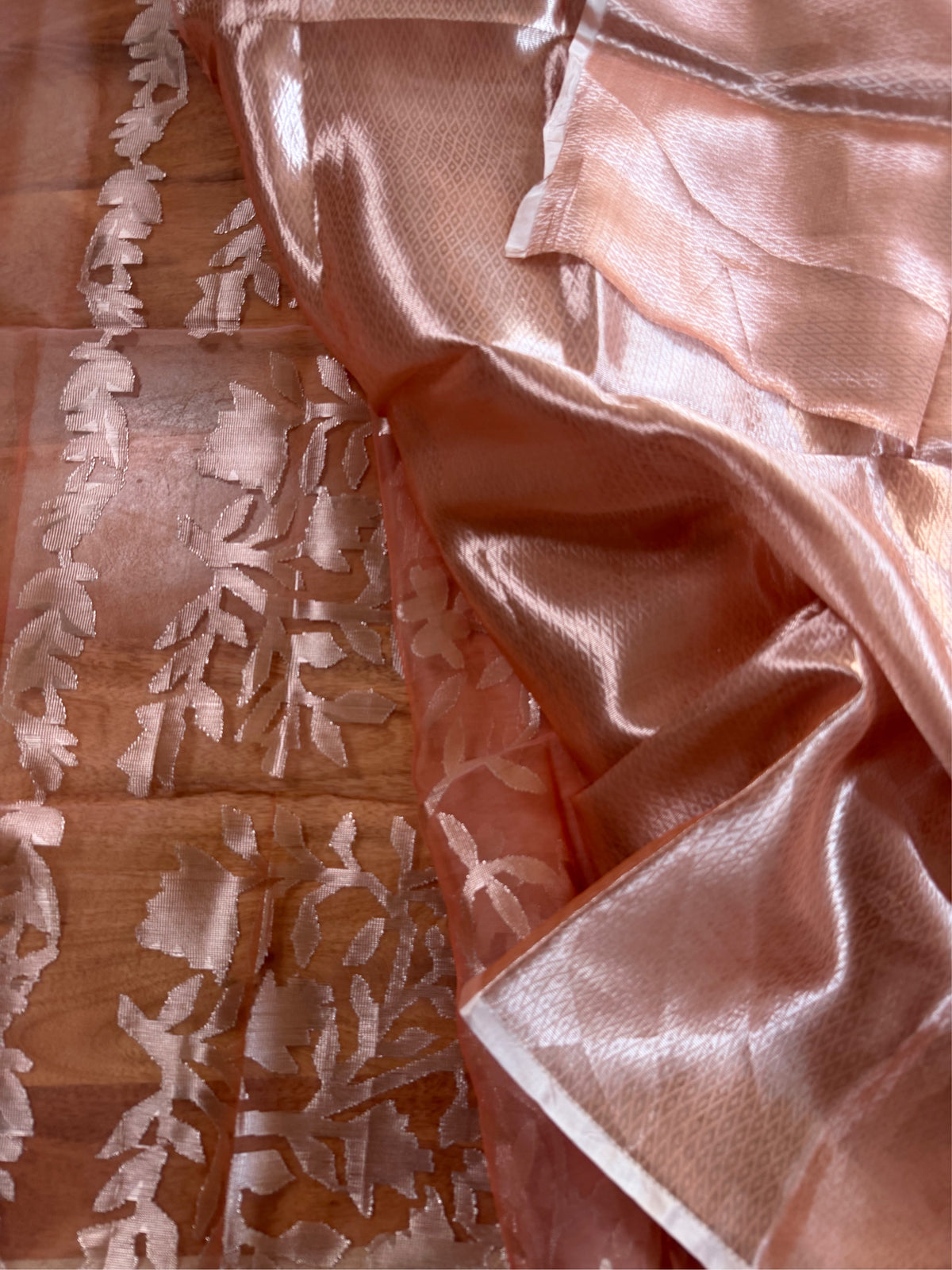 PUJOR AALO - Peach and gold comes with blouse piece