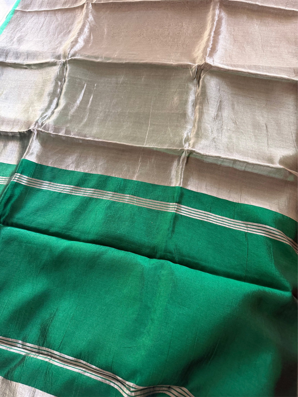 HARIYARA CHANDANI - Green and silver comes with blouse piece