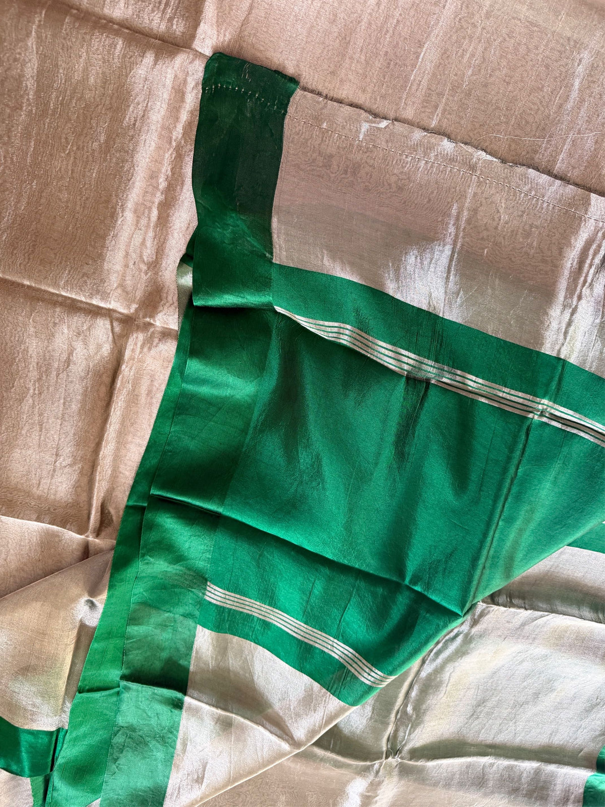 HARIYARA CHANDANI - Green and silver comes with blouse piece