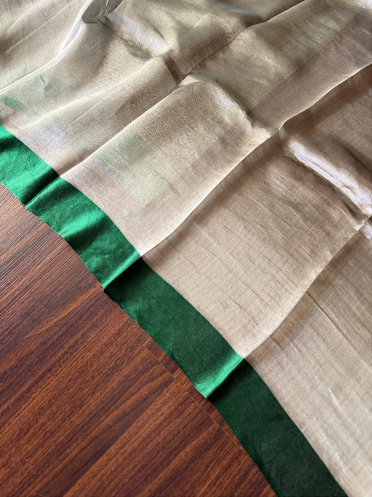 HARIYARA CHANDANI - Green and silver comes with blouse piece
