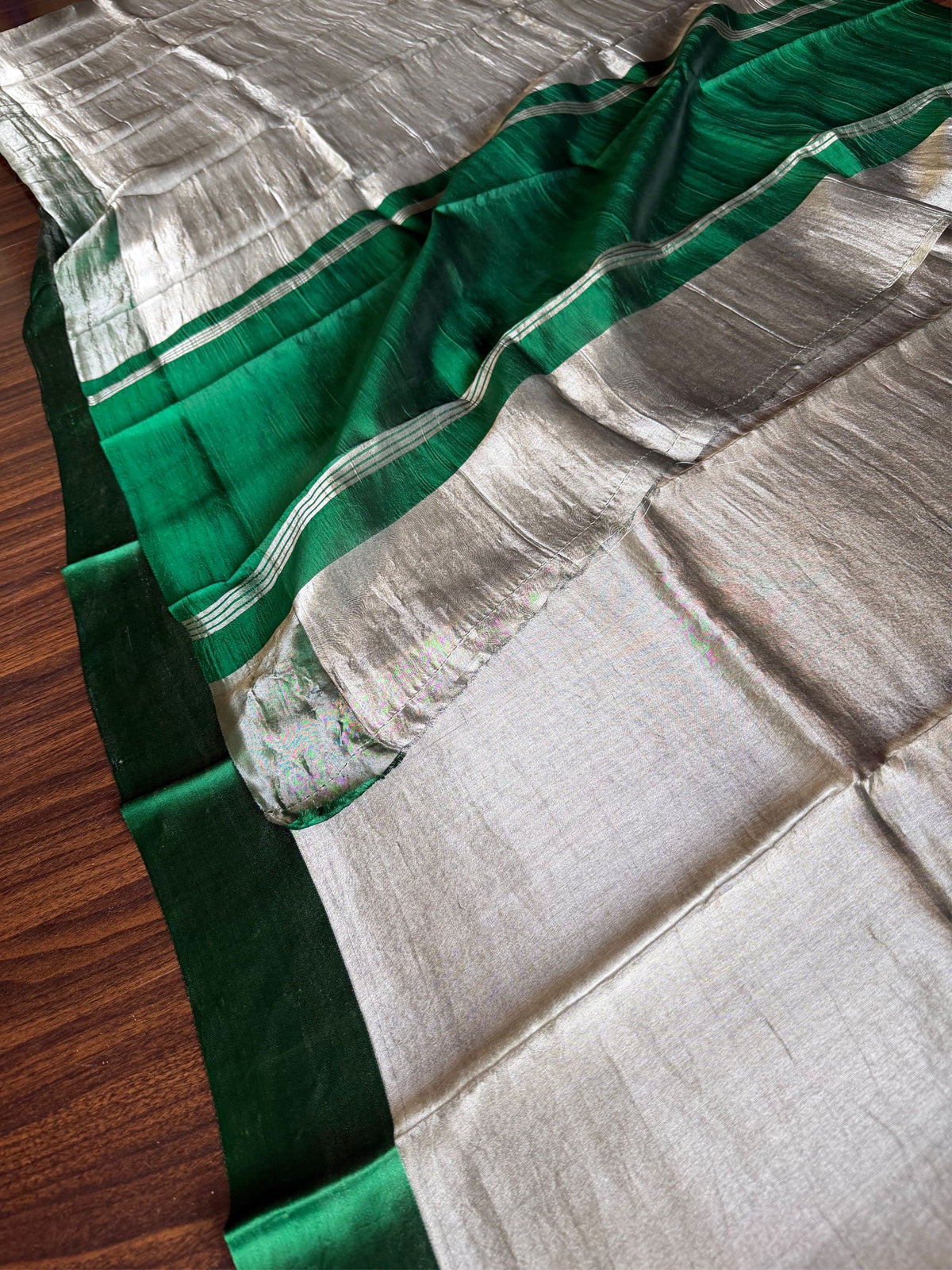 HARIYARA CHANDANI - Green and silver comes with blouse piece