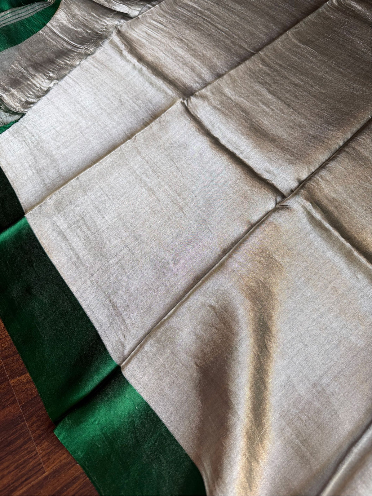 HARIYARA CHANDANI - Green and silver comes with blouse piece