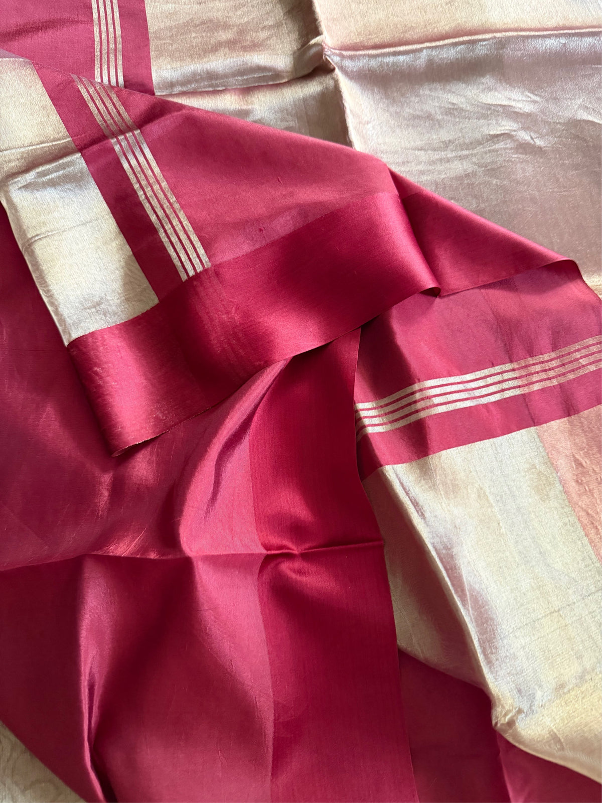 LAAL CHANDAN - Red and gold comes with blouse piece