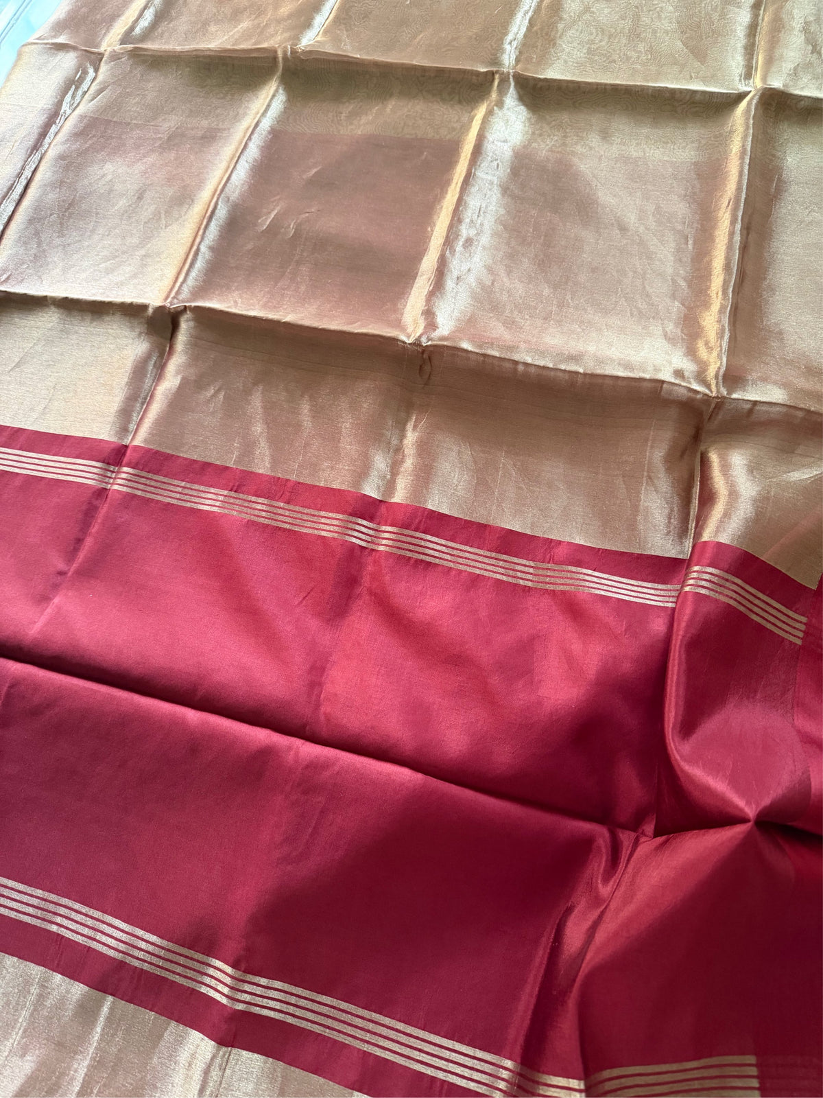 LAAL CHANDAN - Red and gold comes with blouse piece