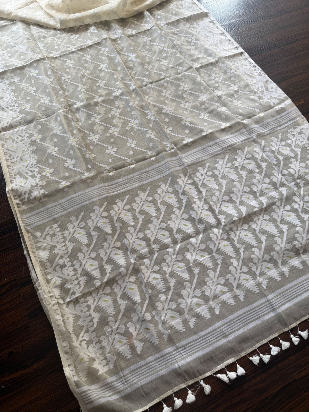 SHUVRO - Creamish white cotton jamdani saree comes with blouse piece