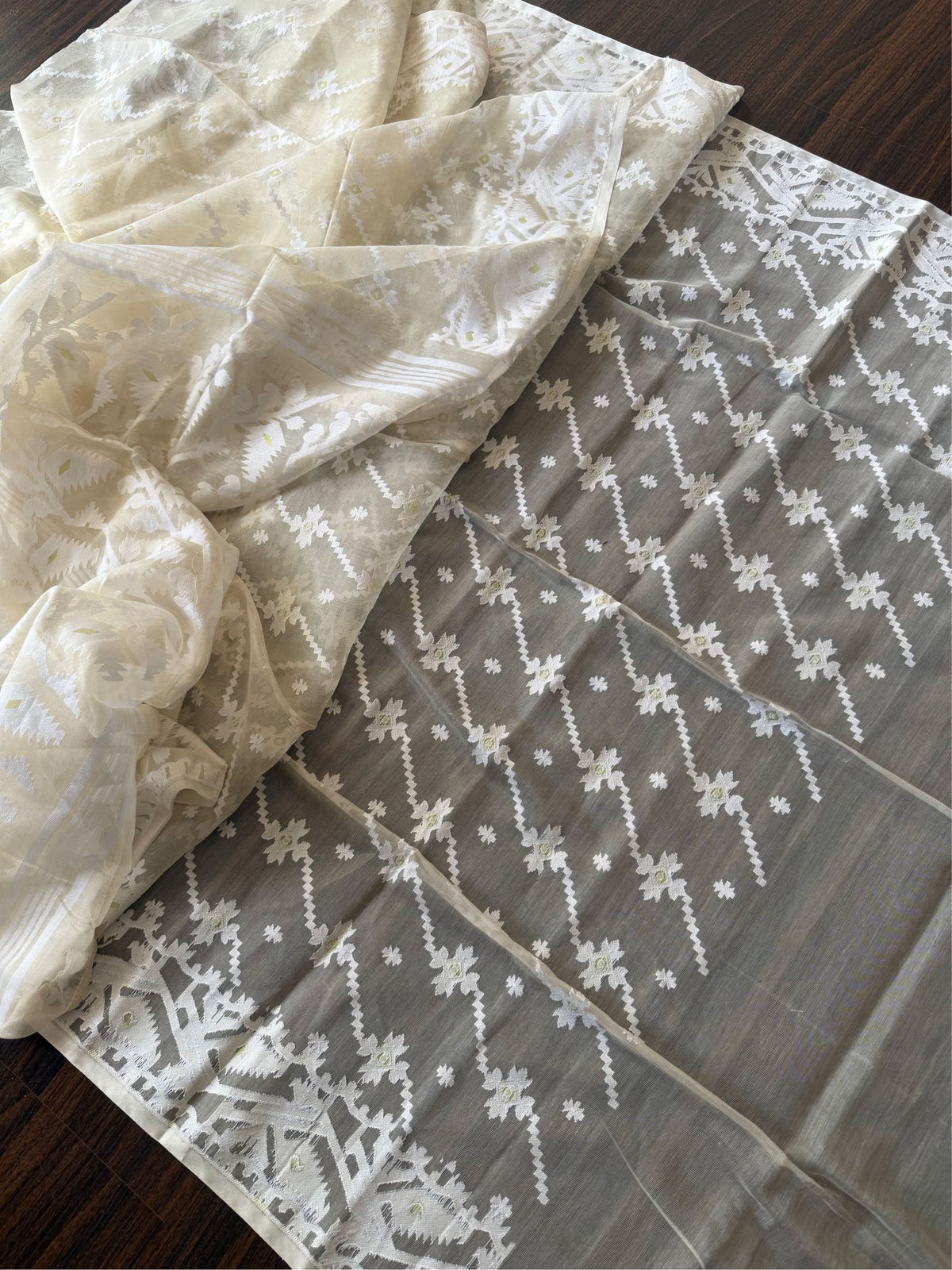 SHUVRO - Creamish white cotton jamdani saree comes with blouse piece