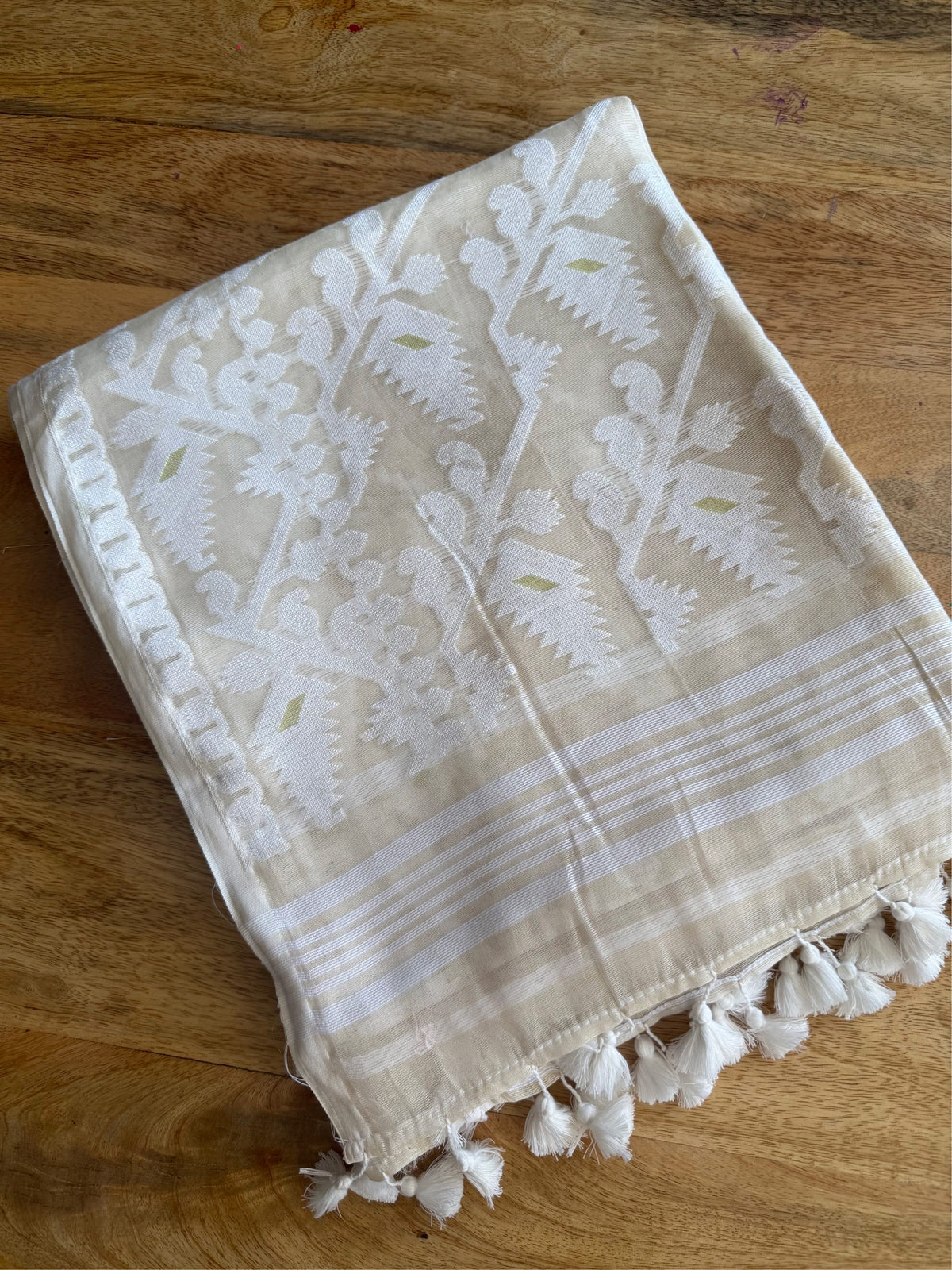 SHUVRO - Creamish white cotton jamdani saree comes with blouse piece