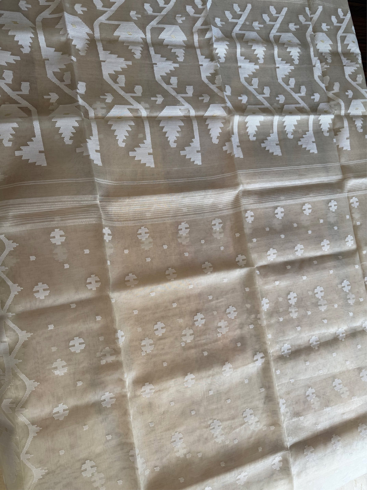 KUASHA - White muslin jamdani saree