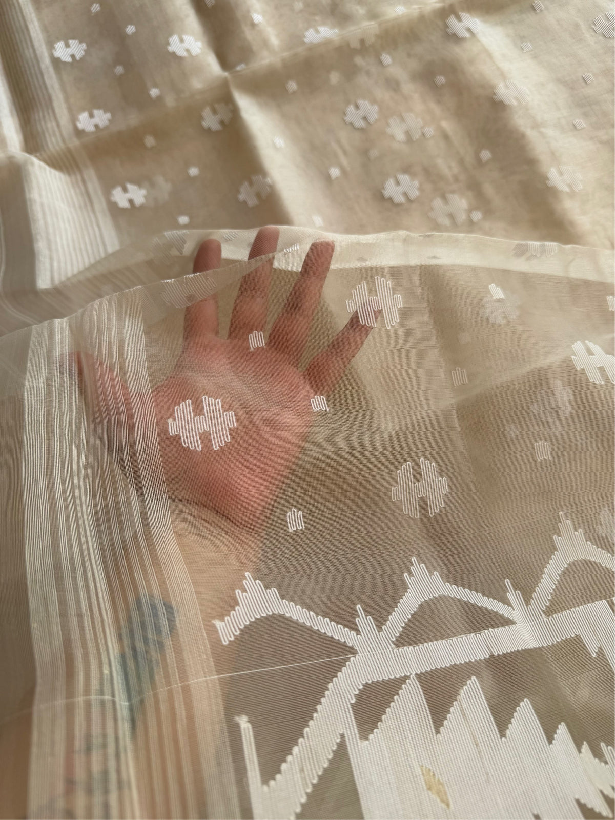 KUASHA - White muslin jamdani saree