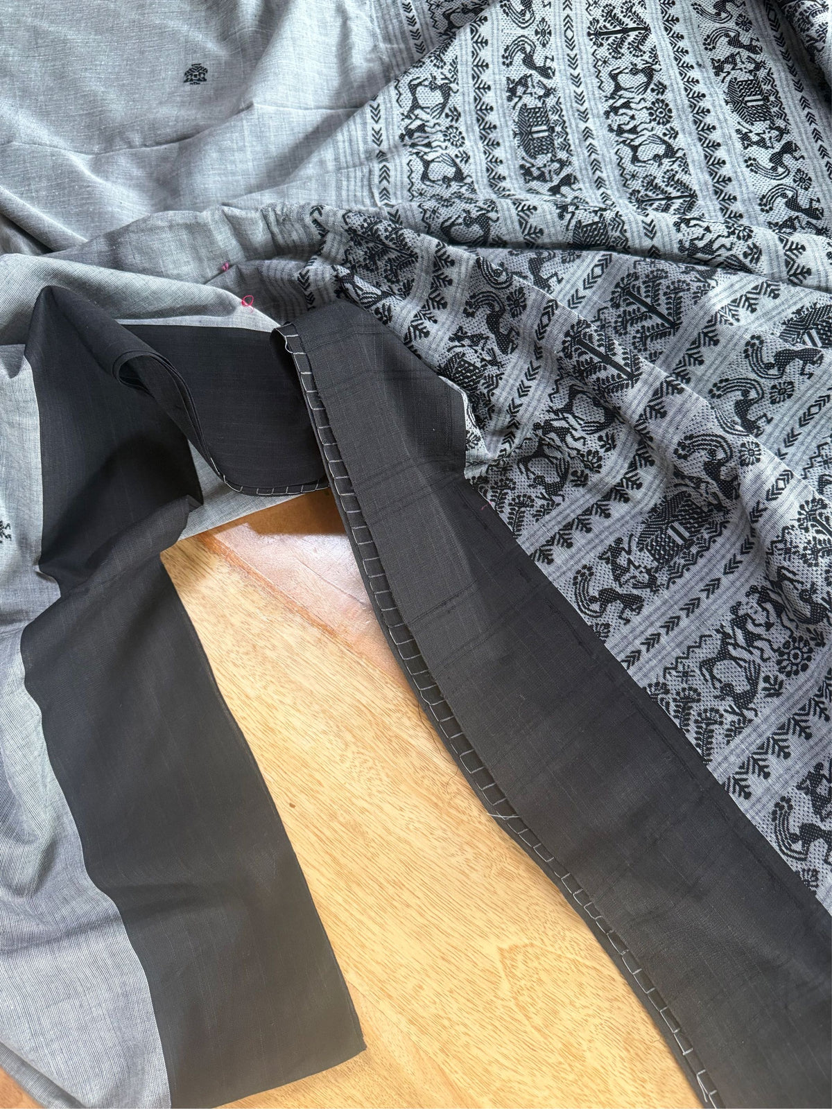 SHYAMAL - Grey cotton saree comes with blouse piece